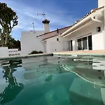 Karibu & Pool Marbella