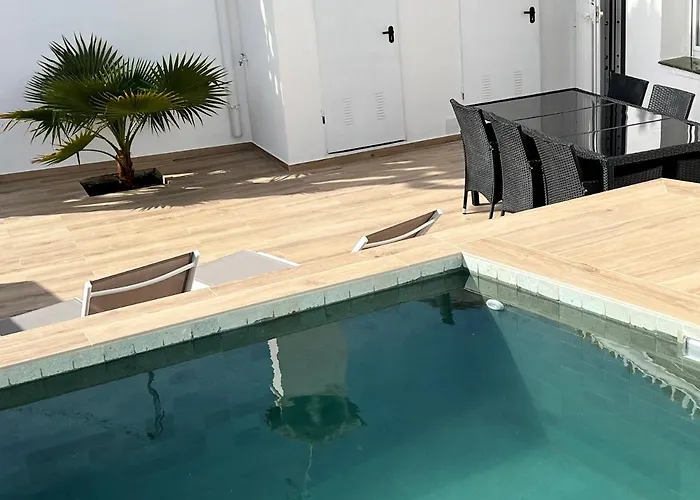 Karibu & Pool Дом отдыха Марбелья