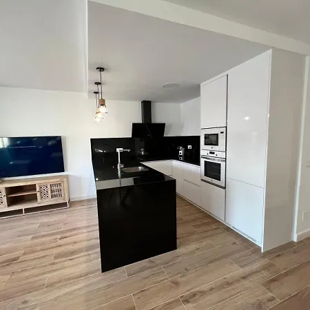 Karibu & Pool בית נופש מארבלה