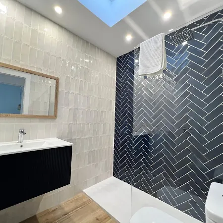 Karibu & Pool בית נופש מארבלה