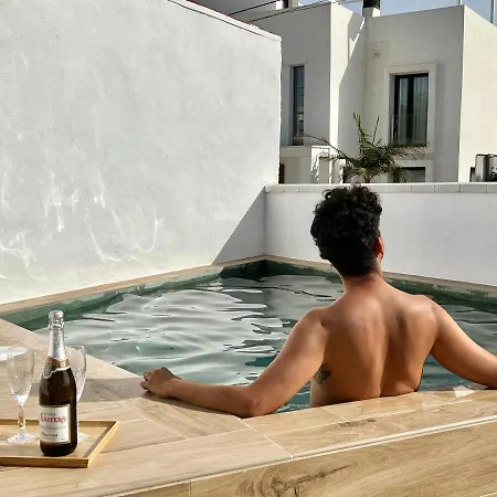 Karibu & Pool Марбелья